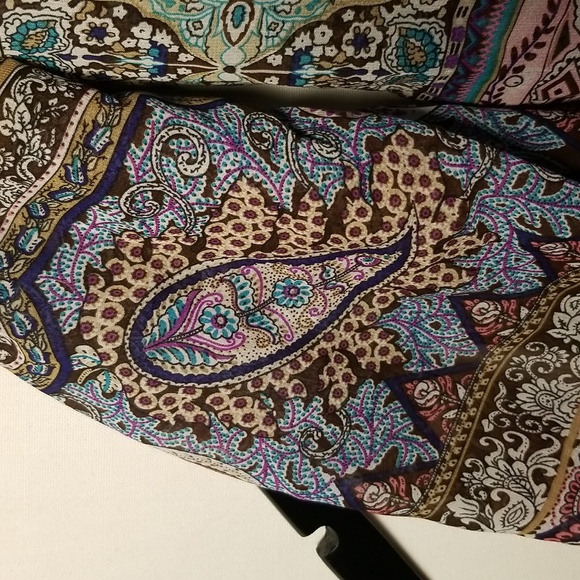 Paisley printed Large Women's Wrap Scarf. - Picture 8 of 13